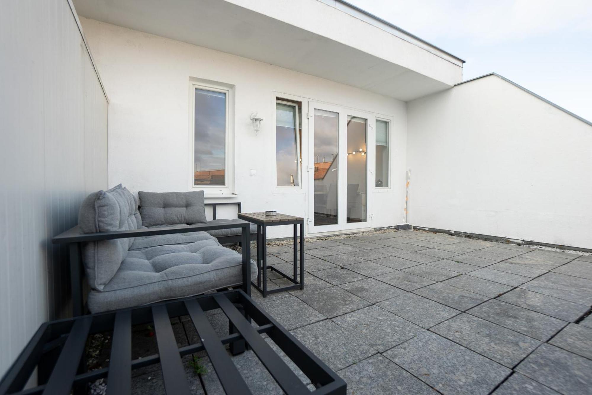 With A Private Terrace Located Right Near Belvedere Castle, 15 Minutes Away From Stephansdom Apartament Wiedeń