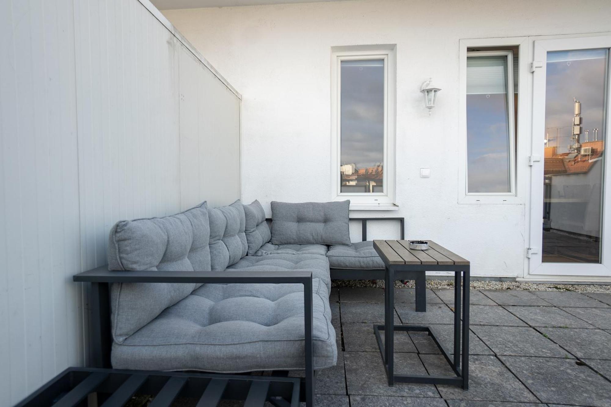 With A Private Terrace Located Right Near Belvedere Castle, 15 Minutes Away From Stephansdom Apartament