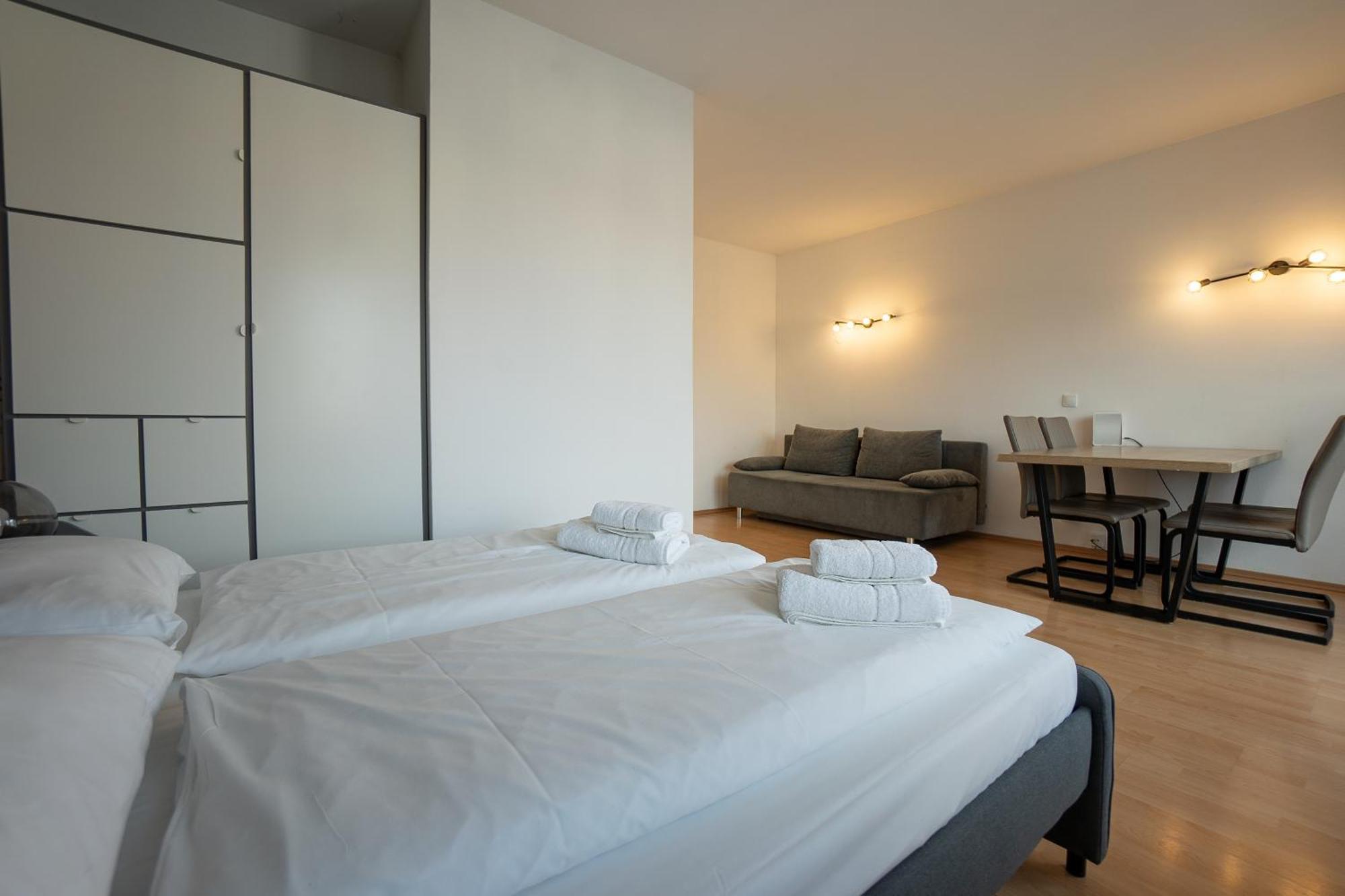 With A Private Terrace Located Right Near Belvedere Castle, 15 Minutes Away From Stephansdom * Wiedeń