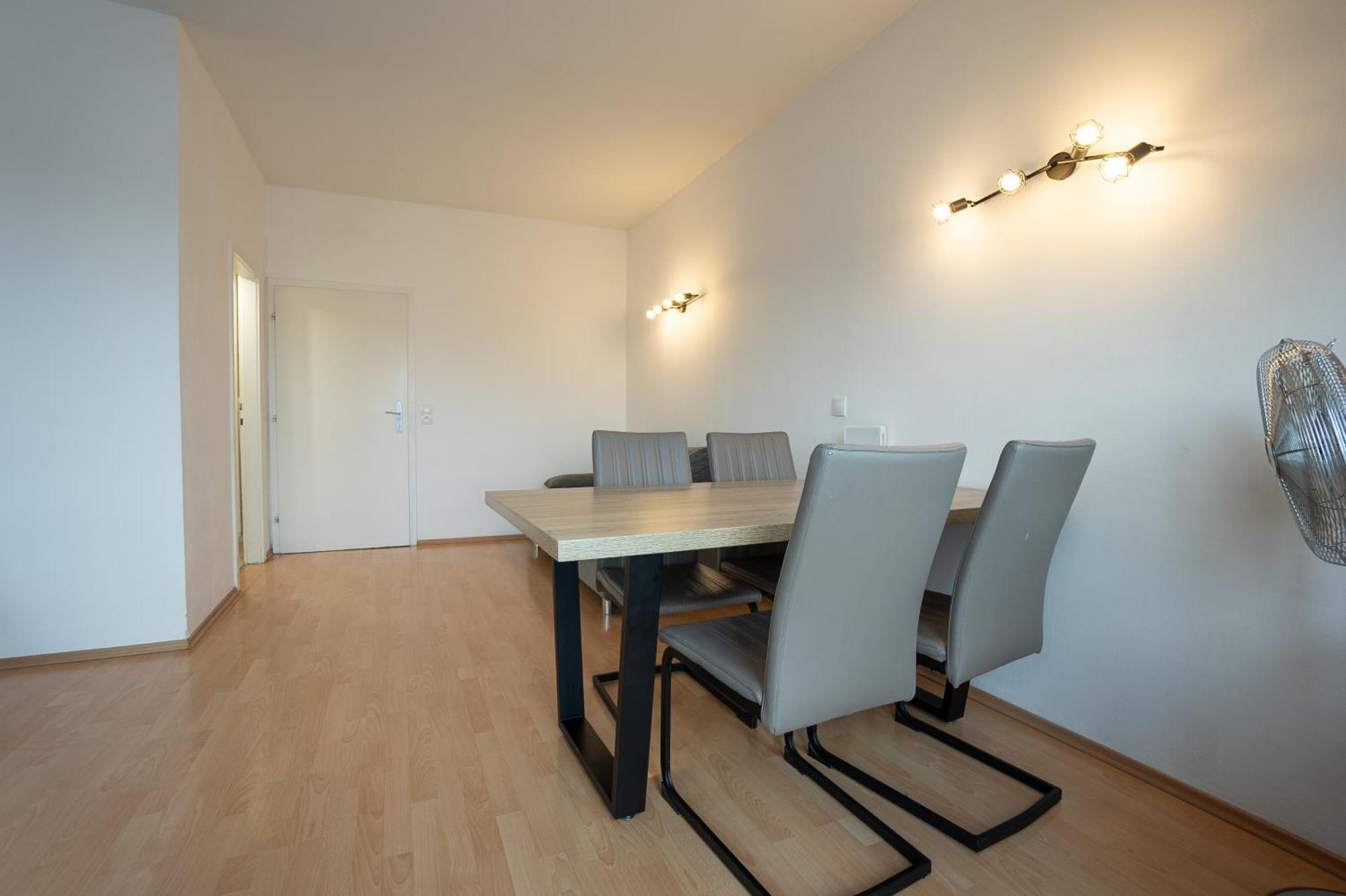 With A Private Terrace Located Right Near Belvedere Castle, 15 Minutes Away From Stephansdom * Viena