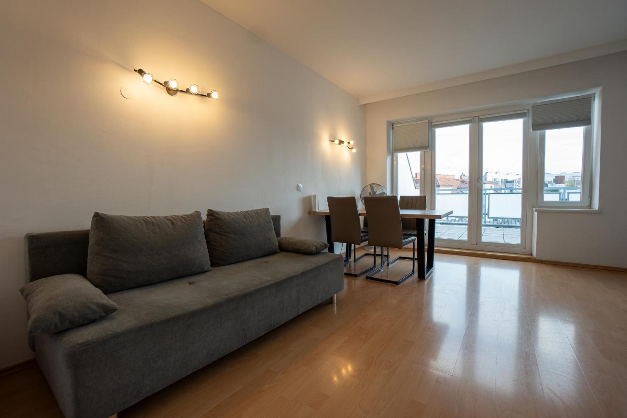 With A Private Terrace Located Right Near Belvedere Castle, 15 Minutes Away From Stephansdom Wiedeń